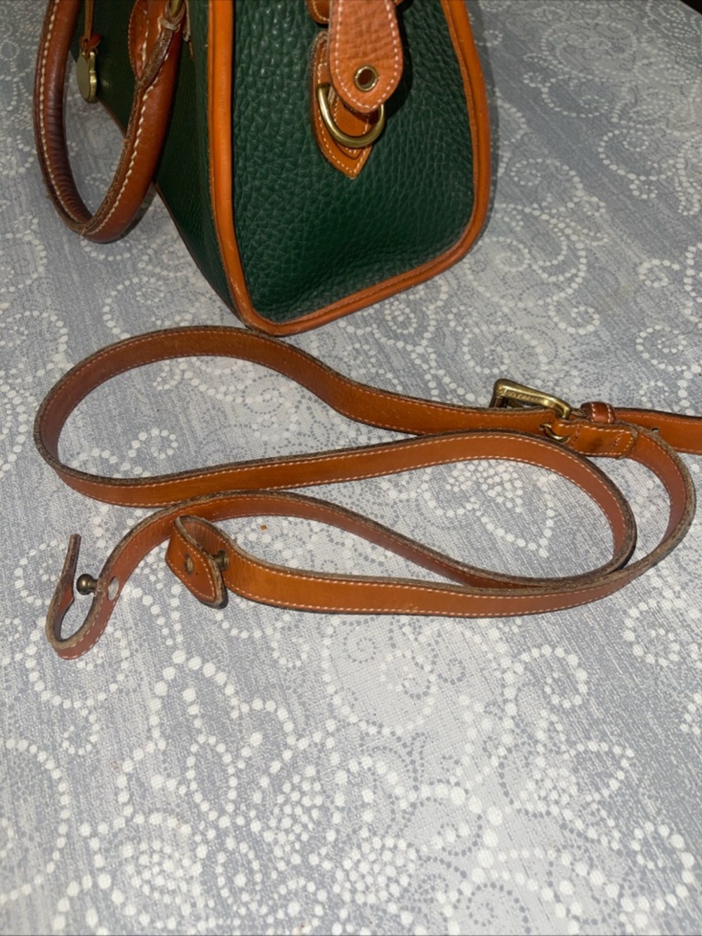 Vintage Dooney & Bourke AWL Green Tan Leather Crossbody Handle - Picture 6 of 17